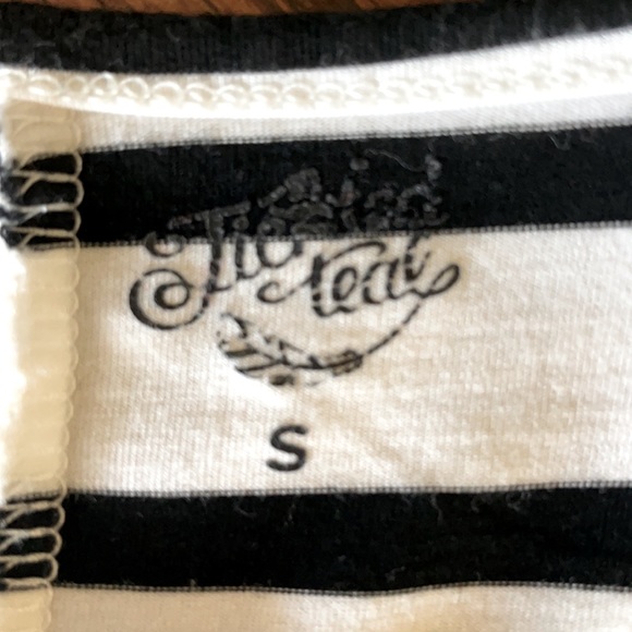 Striped Tickled Teal Dolmen shirt - Picture 4 of 4